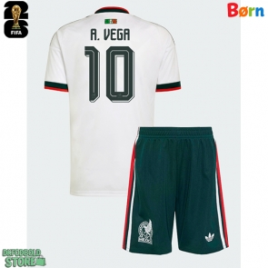 Mexico Alexis Vega #10 Replika Babytøj Udebanesæt Børn VM 2026 Kortærmet (+ Korte bukser)